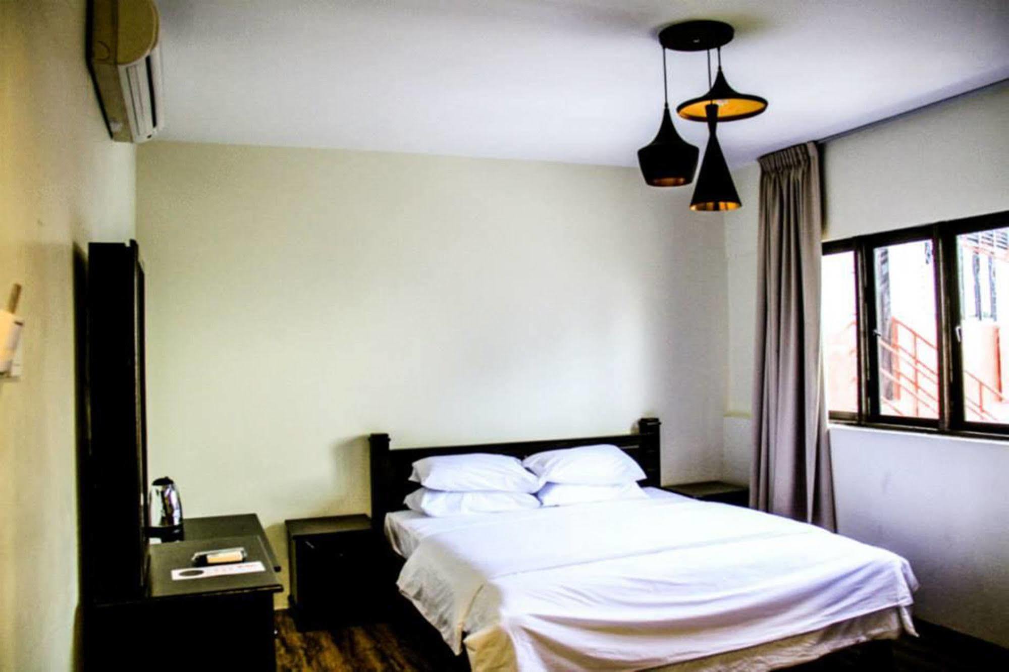 8 Boutique By The Sea Hotel Tanjung Tokong Luaran gambar