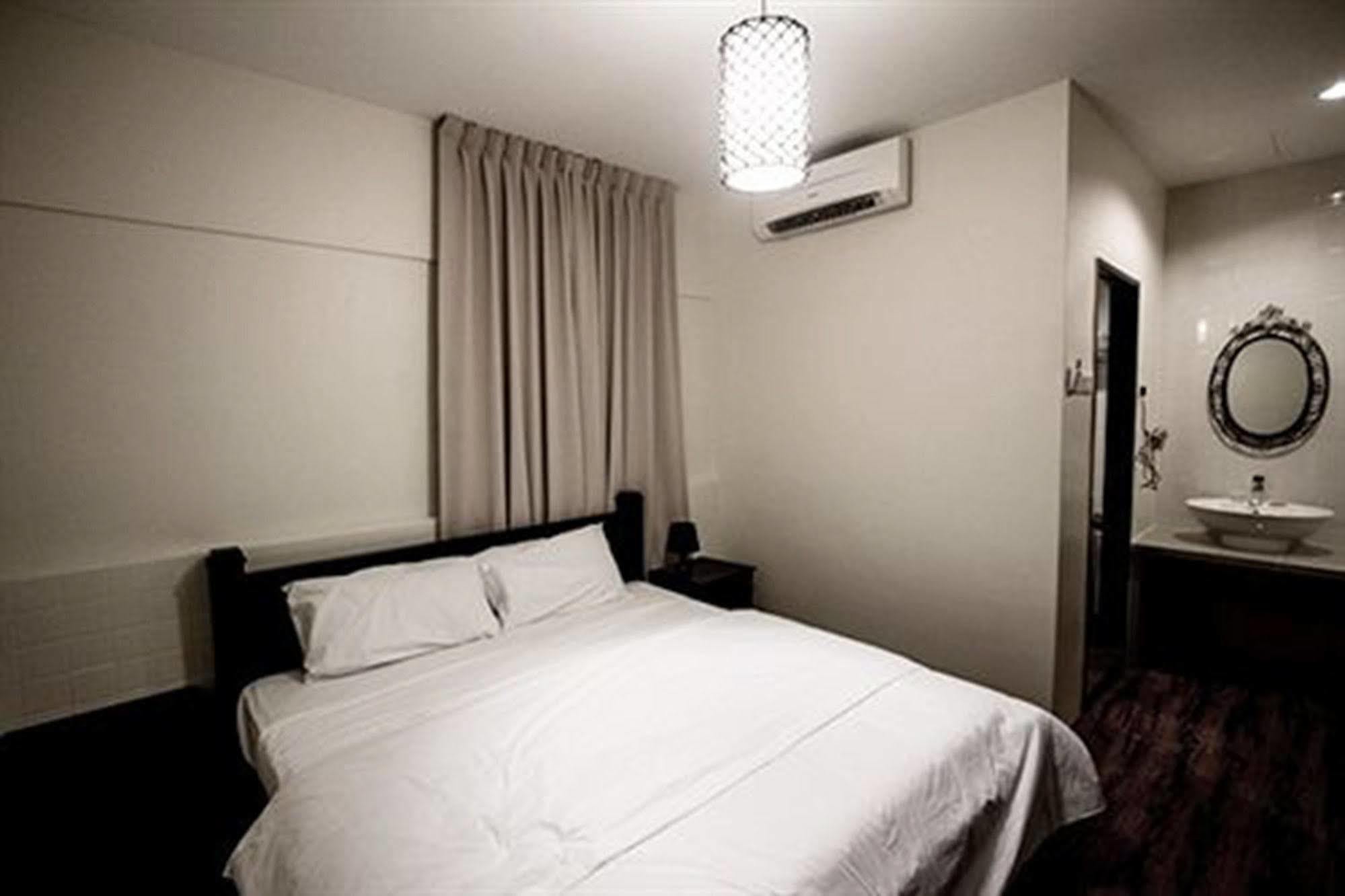 8 Boutique By The Sea Hotel Tanjung Tokong Luaran gambar