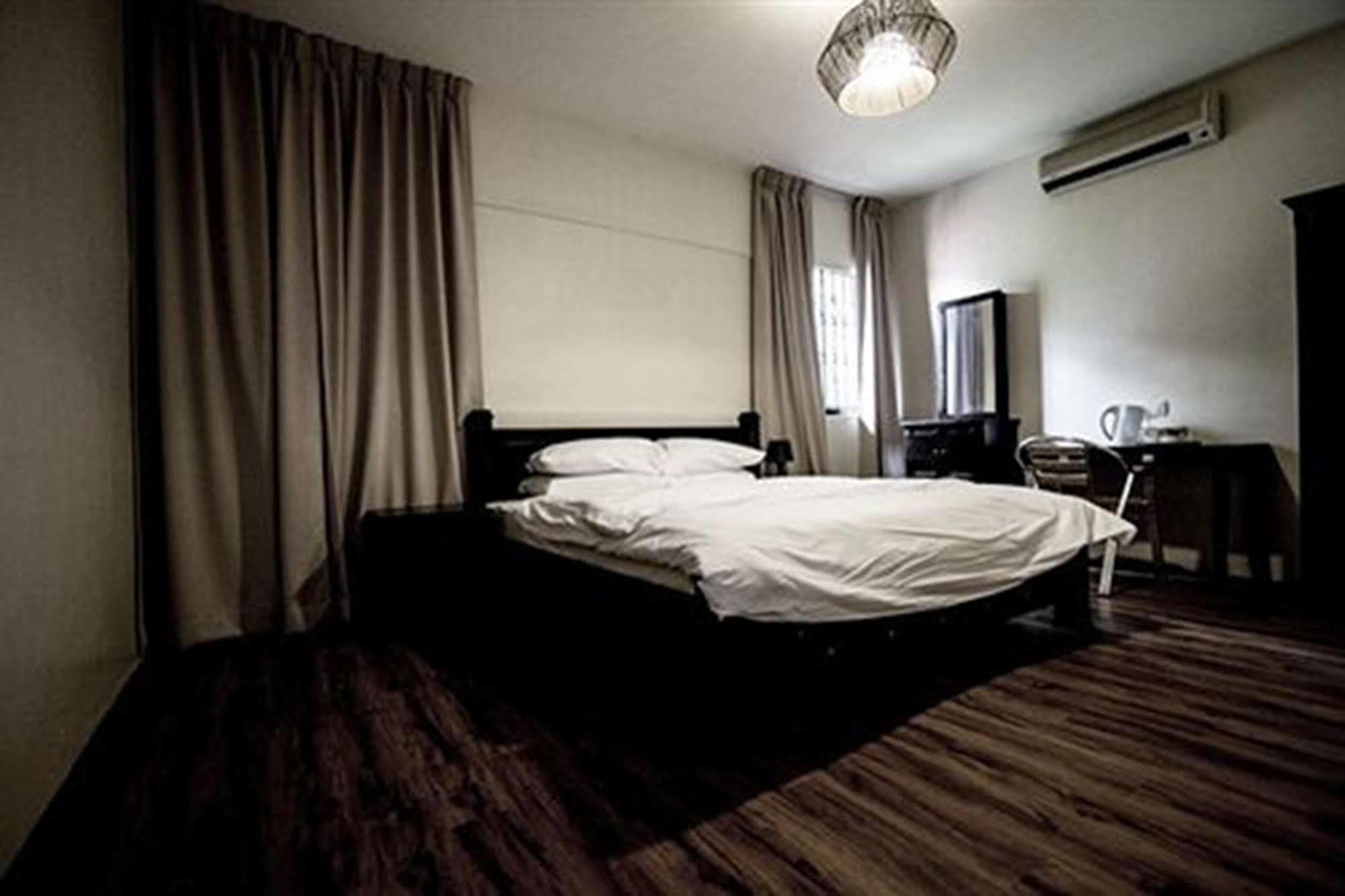 8 Boutique By The Sea Hotel Tanjung Tokong Luaran gambar