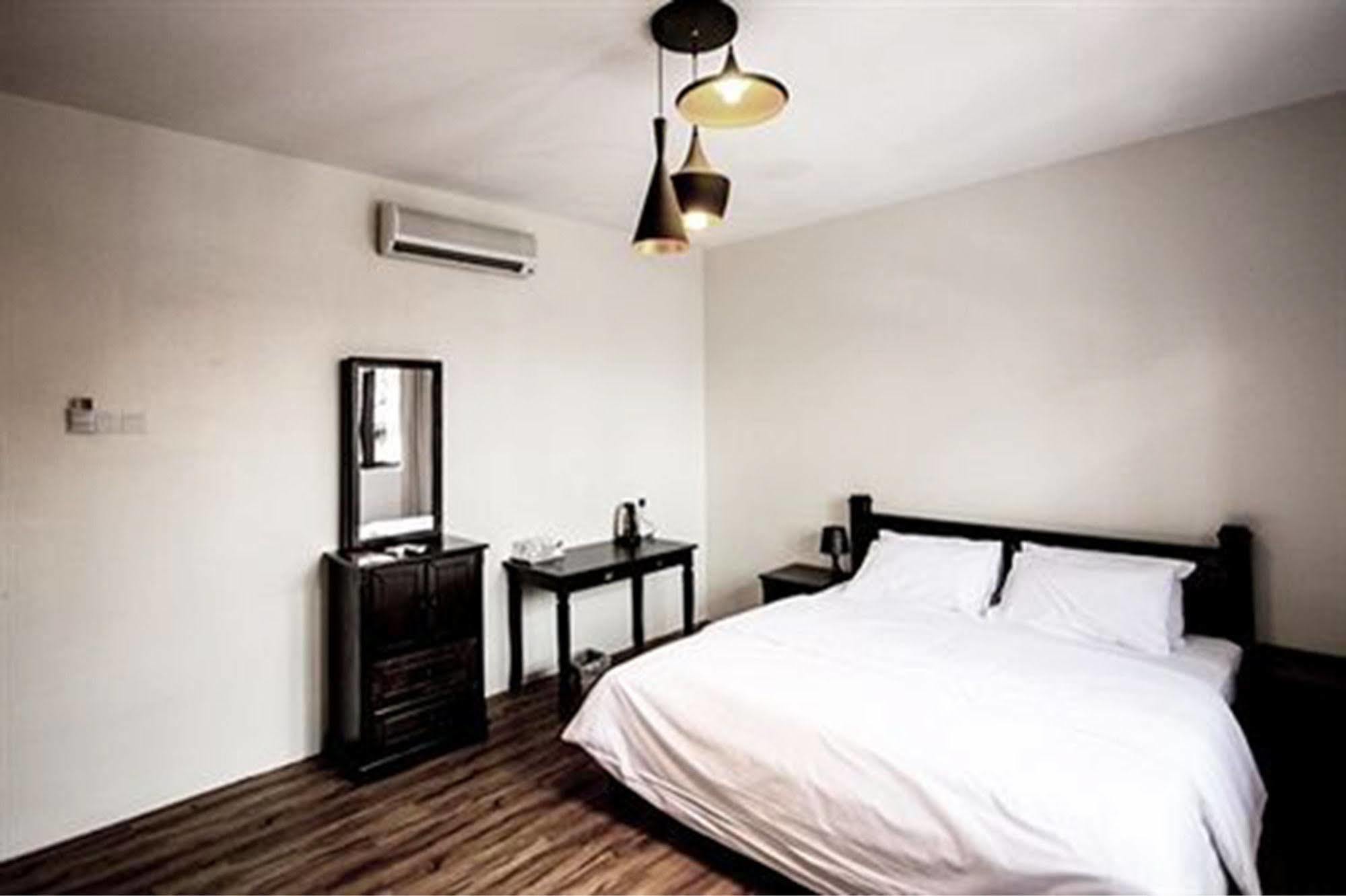 8 Boutique By The Sea Hotel Tanjung Tokong Luaran gambar