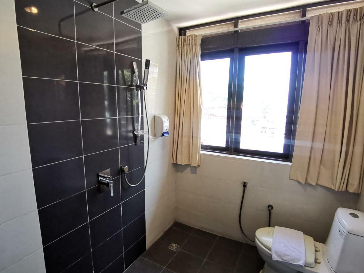 8 Boutique By The Sea Hotel Tanjung Tokong Luaran gambar