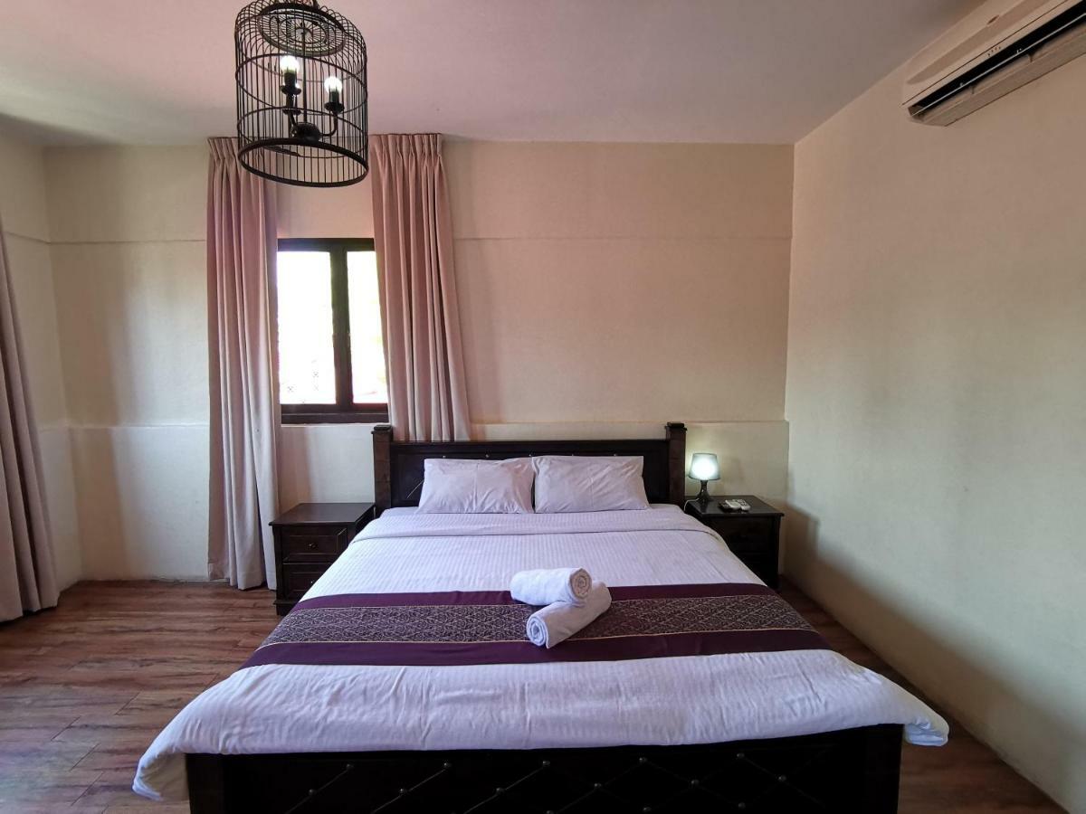8 Boutique By The Sea Hotel Tanjung Tokong Luaran gambar