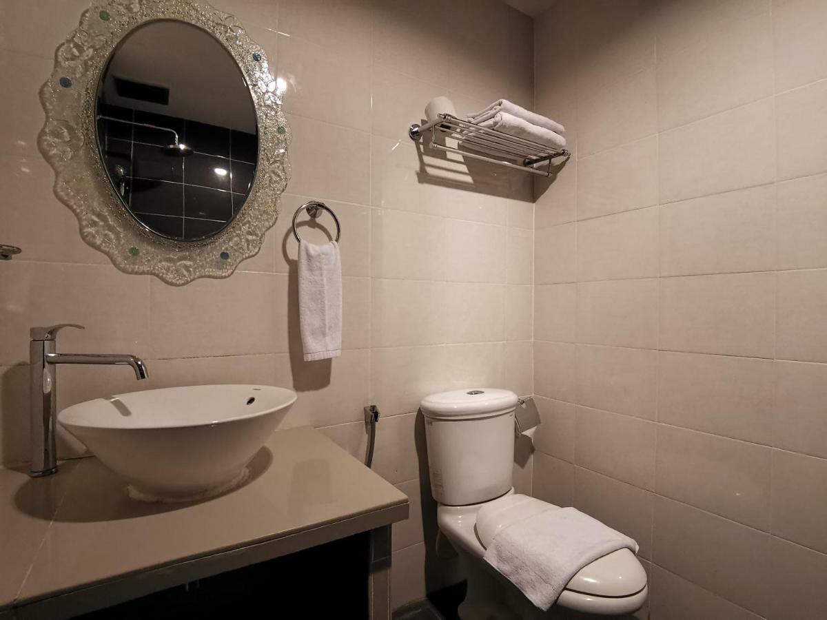 8 Boutique By The Sea Hotel Tanjung Tokong Luaran gambar