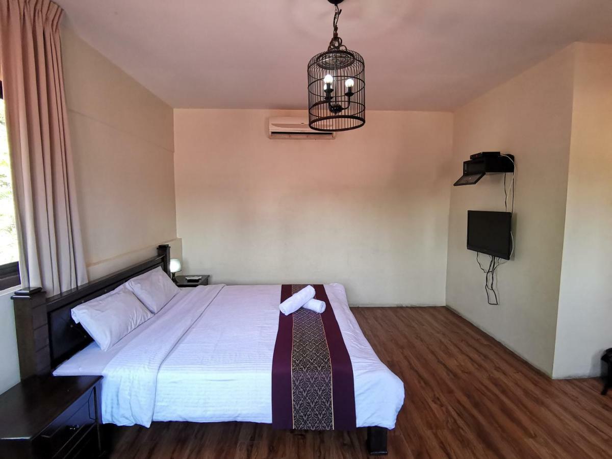8 Boutique By The Sea Hotel Tanjung Tokong Luaran gambar