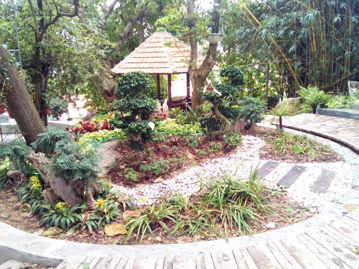 8 Boutique By The Sea Hotel Tanjung Tokong Luaran gambar