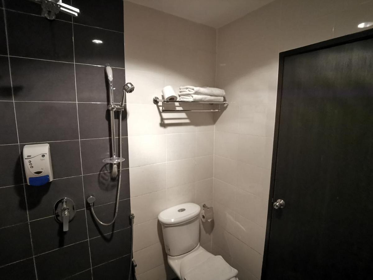 8 Boutique By The Sea Hotel Tanjung Tokong Luaran gambar