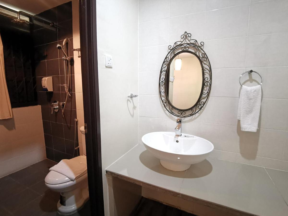 8 Boutique By The Sea Hotel Tanjung Tokong Luaran gambar
